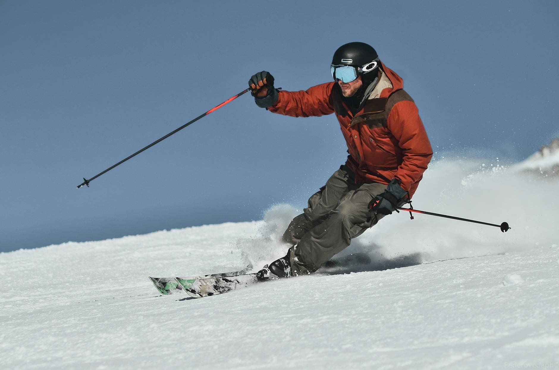Nejlepší cenově dostupné all-mountain lyže 2026 – Top výběry pod 400 €