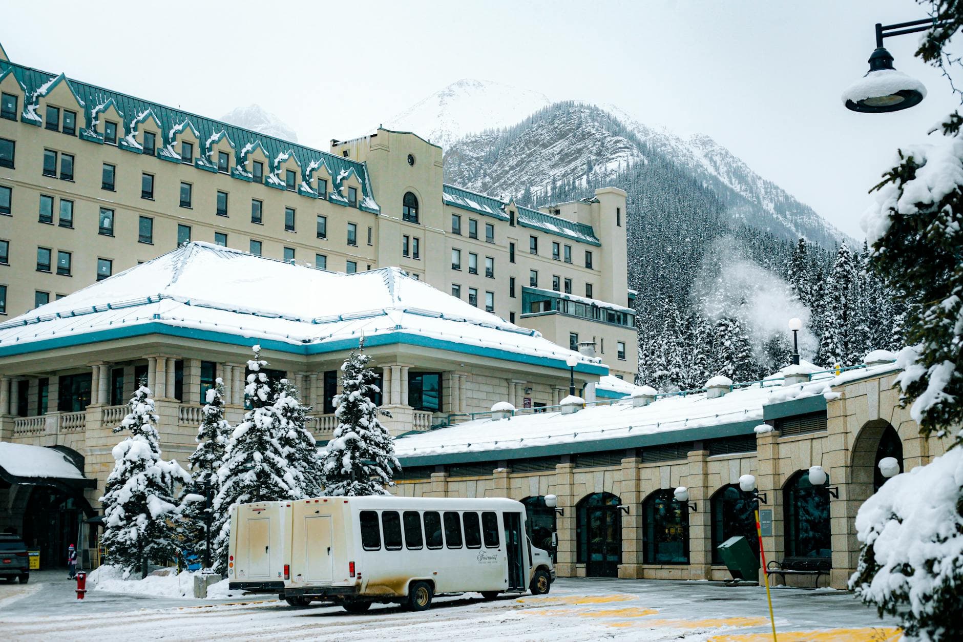 バンフとレイクルイーズのおすすめ宿泊施設トップ10 - ホテル、ロッジ、イン