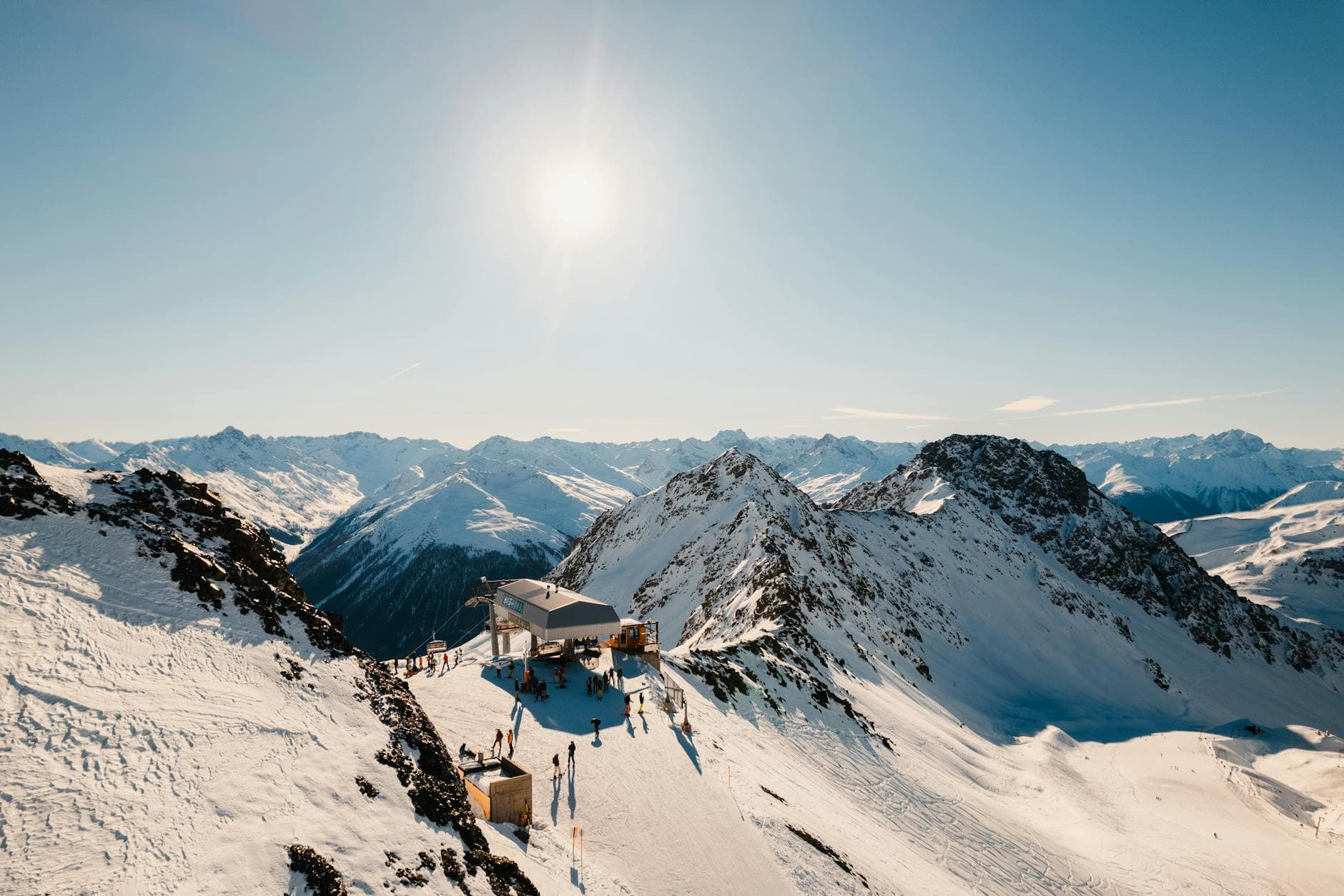 लेक जेनेवा के पास स्विट्जरलैंड के सर्वश्रेष्ठ स्की रिसॉर्ट | शीर्ष पसंद