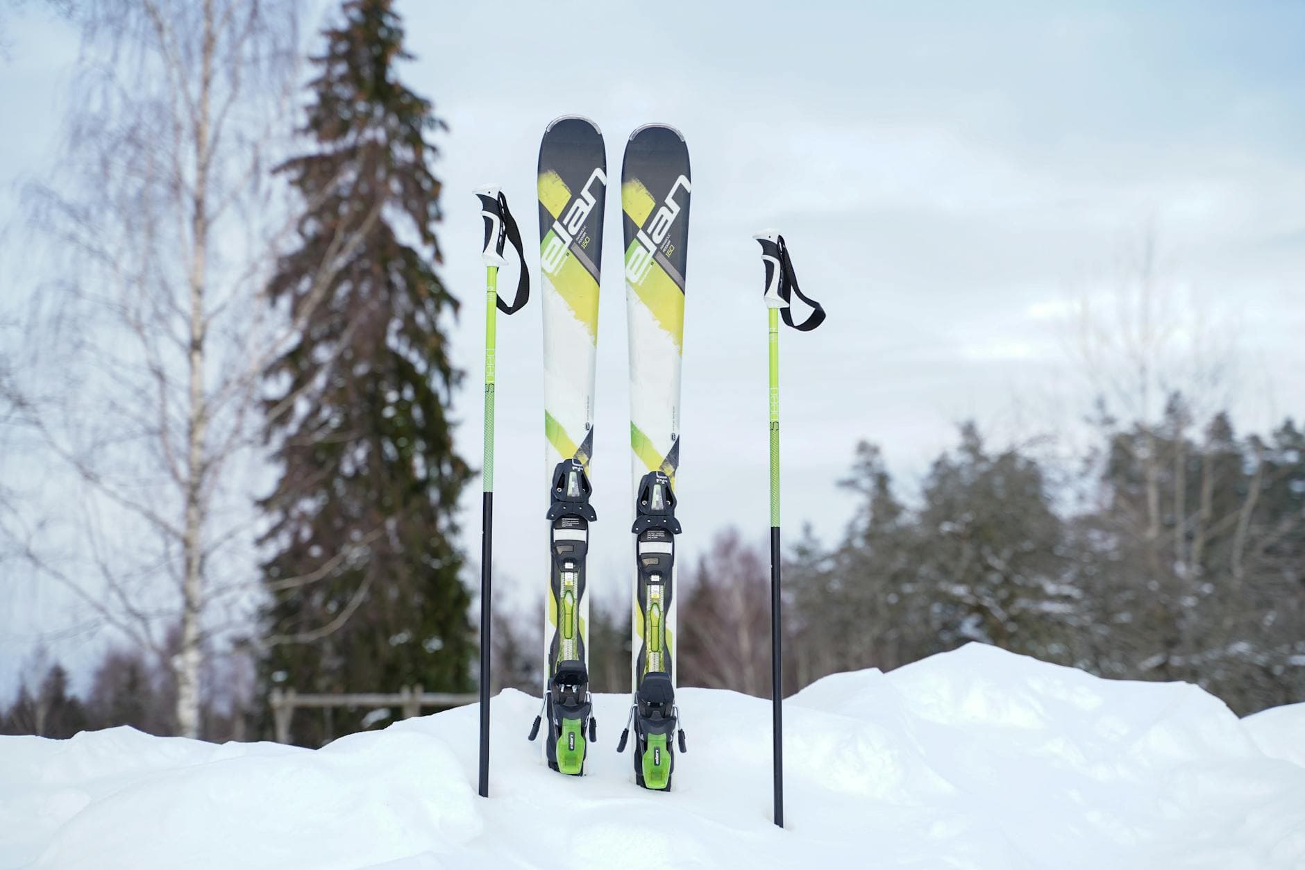 Le guide complet de la location de ski et de snowboard - Profitez au maximum de votre temps en montagne