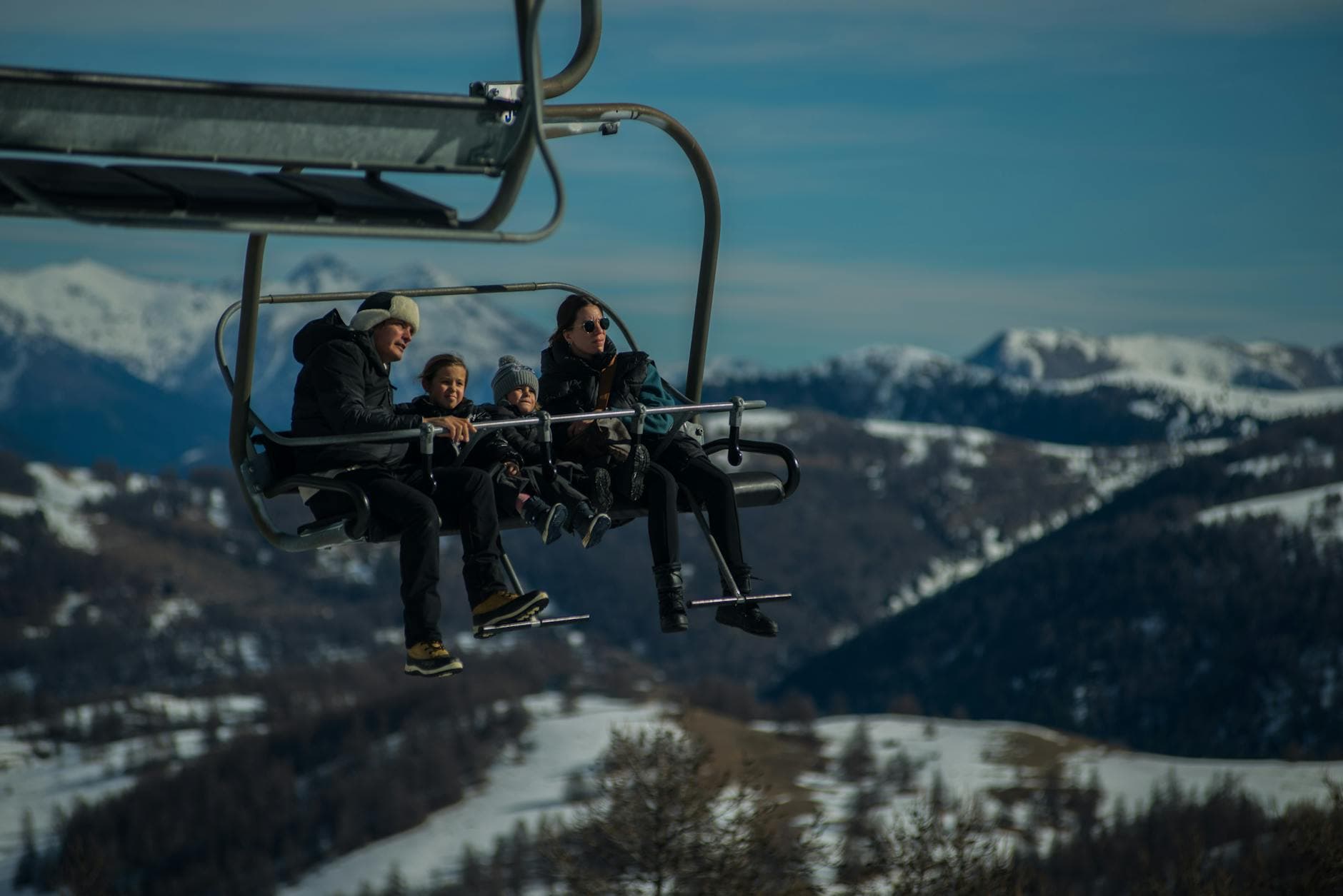 Deux enfants sur les plus grandes pistes de Suisse - Une aventure de ski en famille