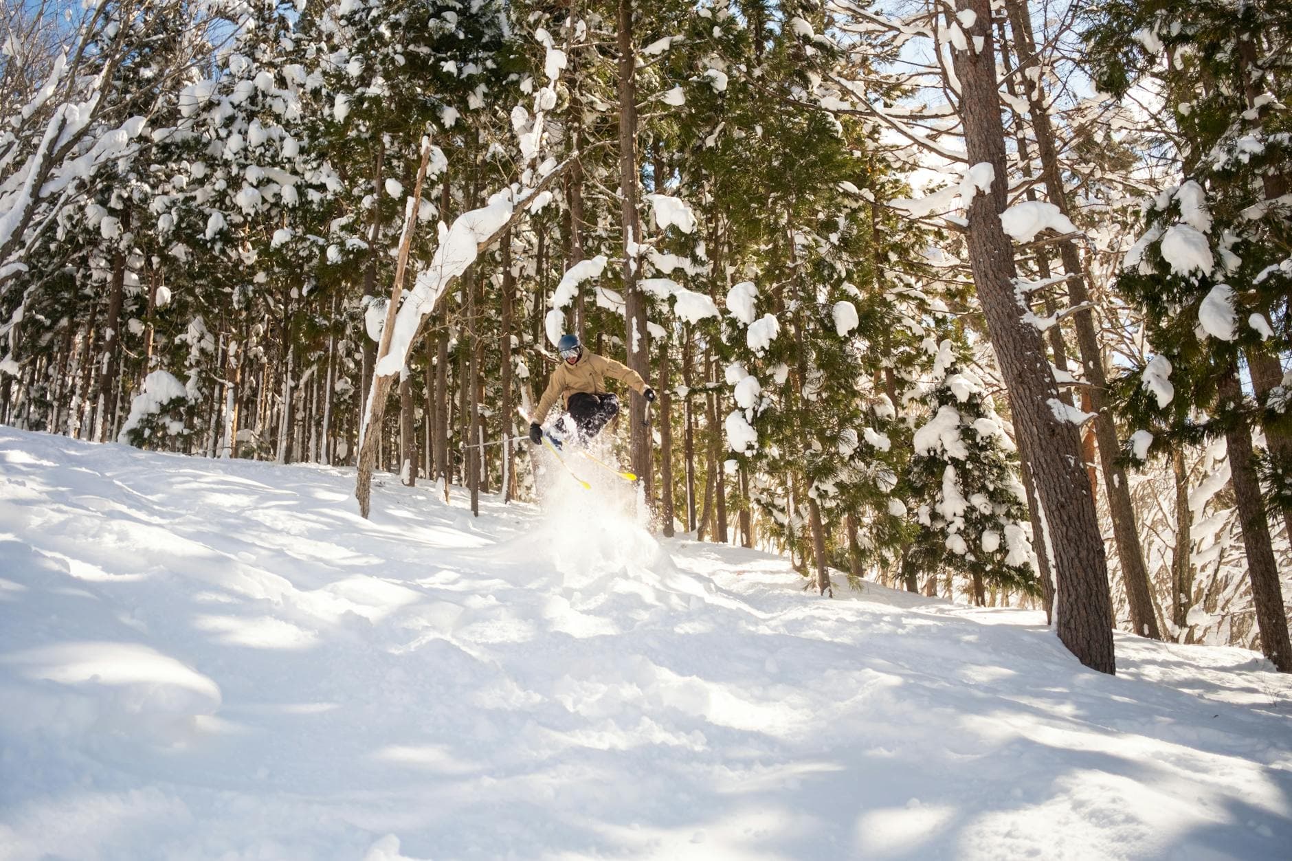 Prečo má Japonsko tak veľa snehu? Skúmanie príčin silného sneženia v Japonsku