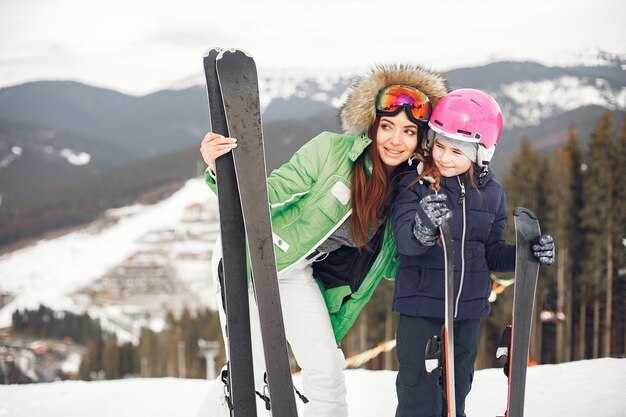 Do’s and Don’ts at Canadian resorts: etiquette, queue behavior, and rule highlights